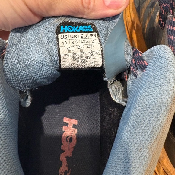 Women’s Hoka Hiking Boots! - Picture 5 of 5